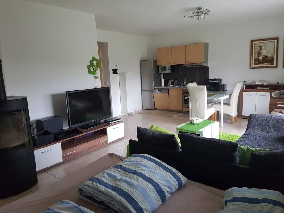 Ferienwohnung Ebenerdig Mit Terrasse & Garten, Wlan & Parkplatz! Self Check-In & Check-Out! Schwedenofen! Auggen Exterior foto