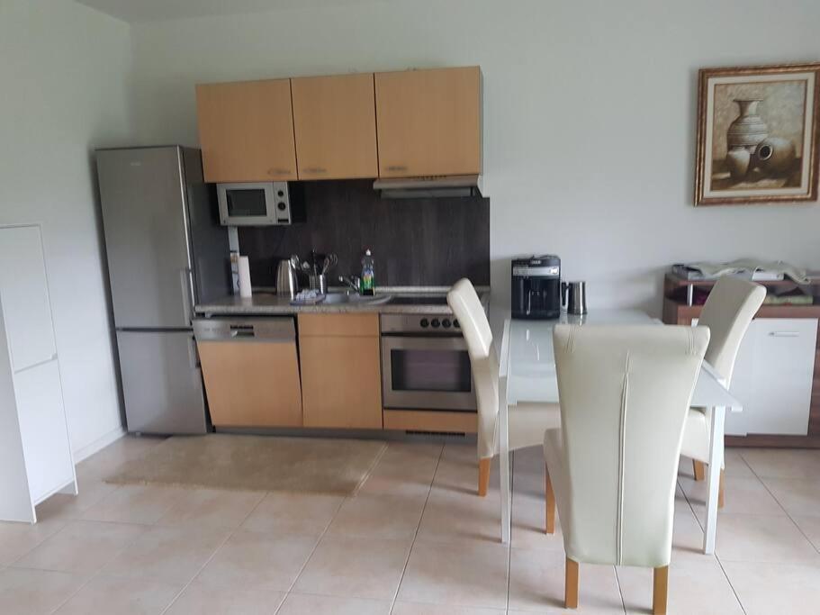 Ferienwohnung Ebenerdig Mit Terrasse & Garten, Wlan & Parkplatz! Self Check-In & Check-Out! Schwedenofen! Auggen Exterior foto